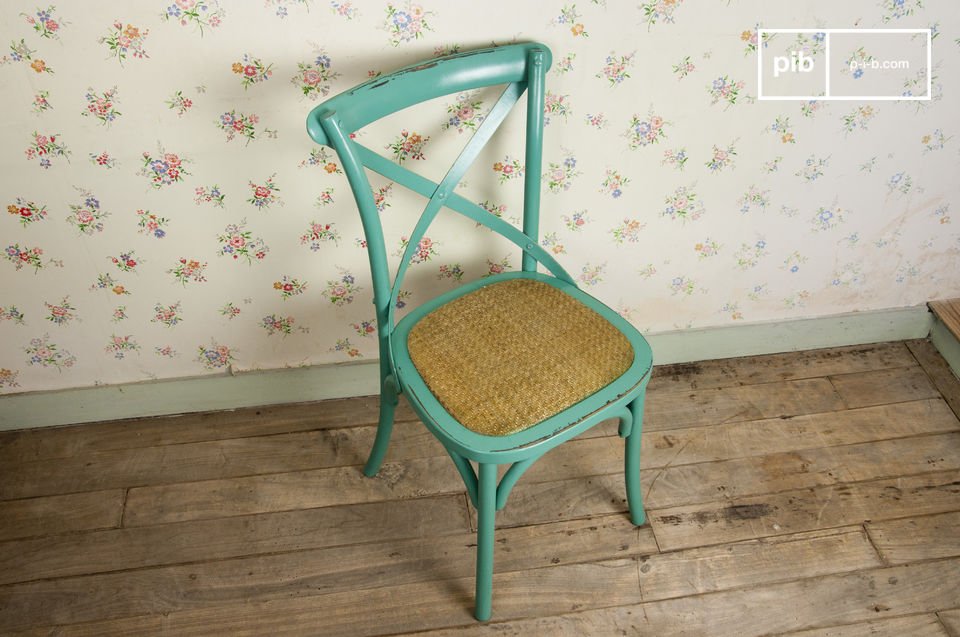 La chaise Pampelune est un superbe meuble qui en plus d\'offrir une place assise confortable