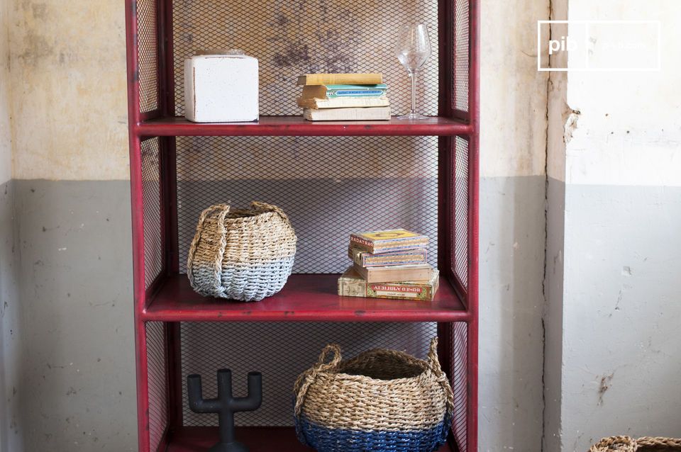 L\'étagère Sedona est un meuble de rangement robuste qui mettra en valeur les objets que vous
