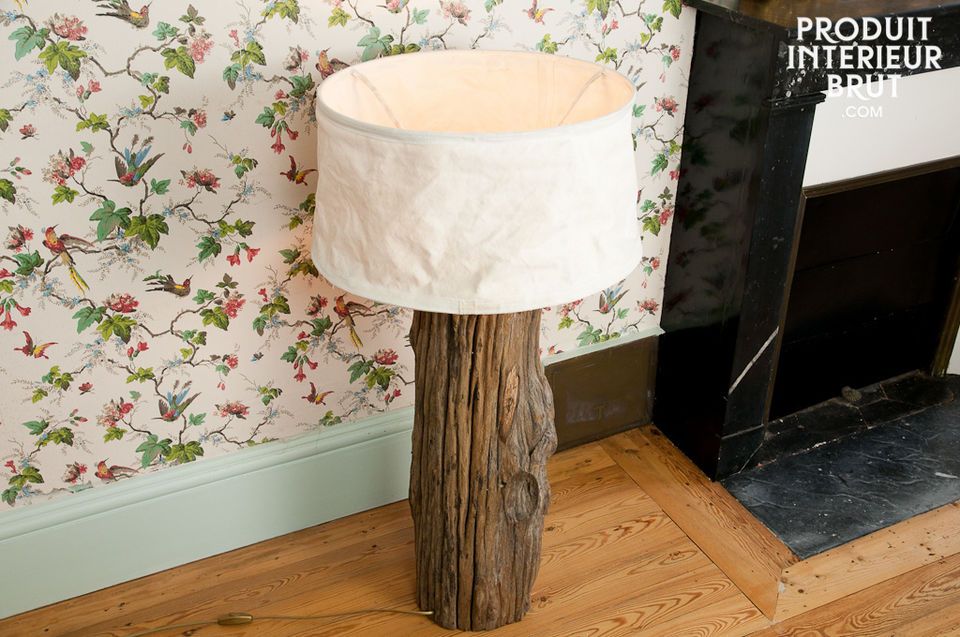 Équipez votre intérieur d\'une lampe réalisée dans un tronc de bois ancien