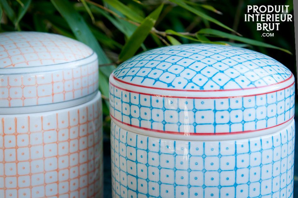 Apportez une touche de gaieté sur vos étagères avec ces trois pots colorés aux motifs