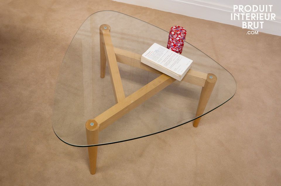 Cette table basse affiche un style néo-fifties avec des lignes vintages remises au goût du jour