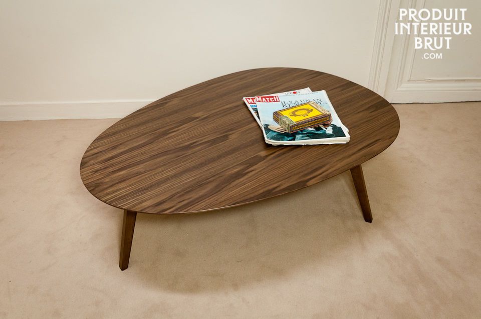 Une table basse tripode au design scandinave des années 60 pour apporter à votre salon une touche