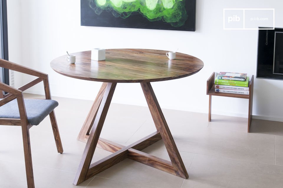 Les finitions soignées en font une table design particulièrement appréciée dans un salon style