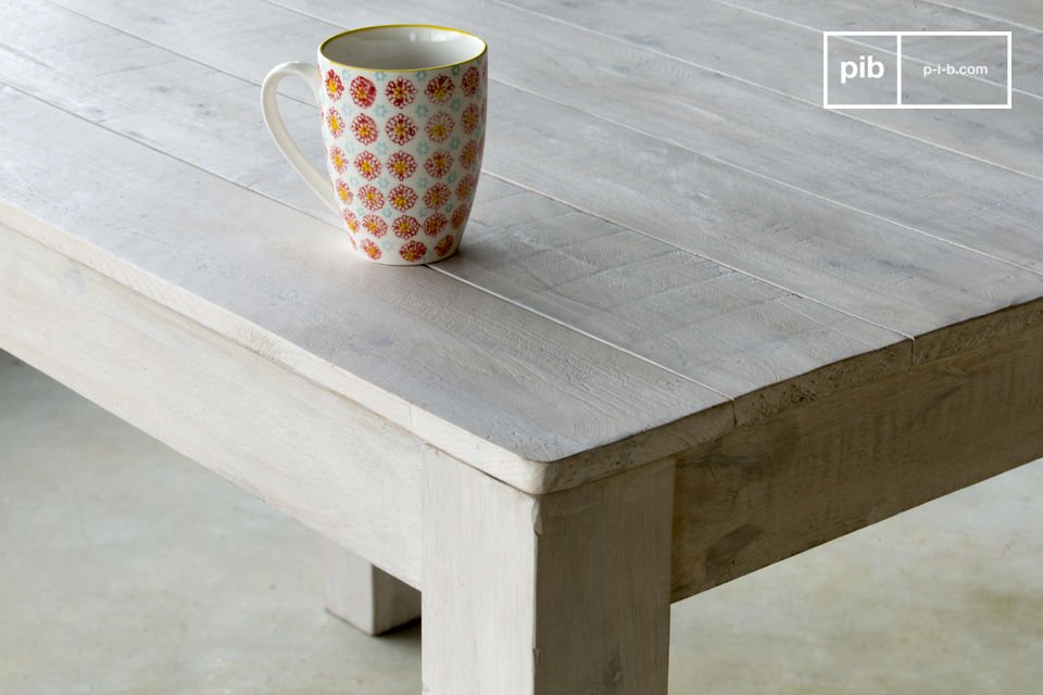 La table en bois Epicure est un meuble campagne qui apportera une note résolument rétro à votre