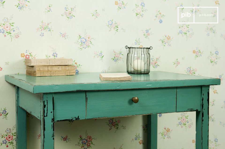La table Lila turquoise est un petit bijou parmi notre sélection de mobilier romantique