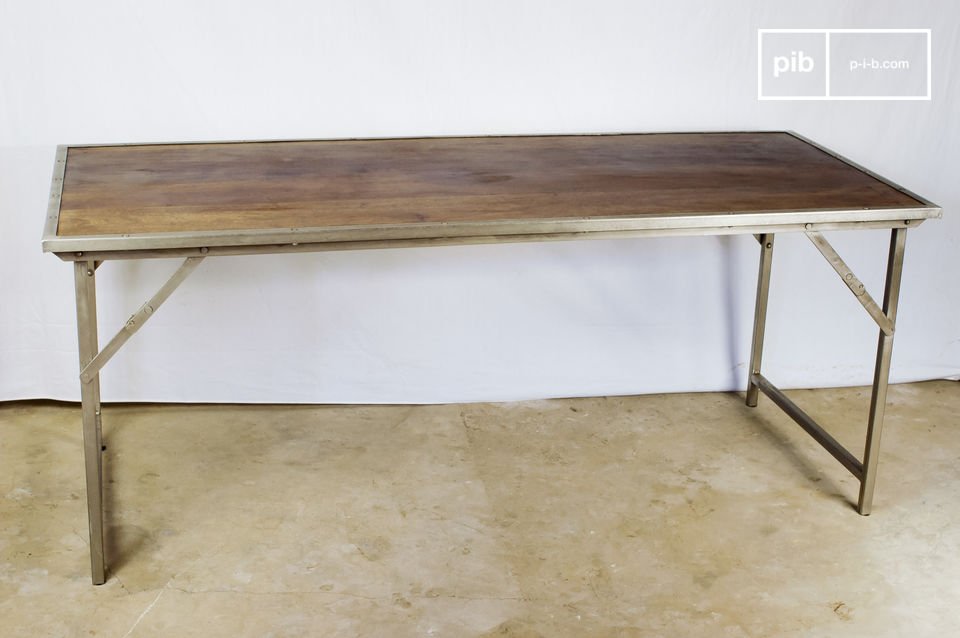 Bureau ou table de repas en métal et bois verni.