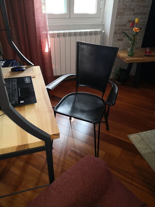 Fauteuil de table en cuir noir 