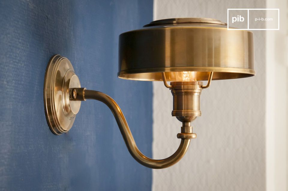 Avec sa belle forme de col de cygne, cette lampe attirera tous les regards dans votre intérieur.