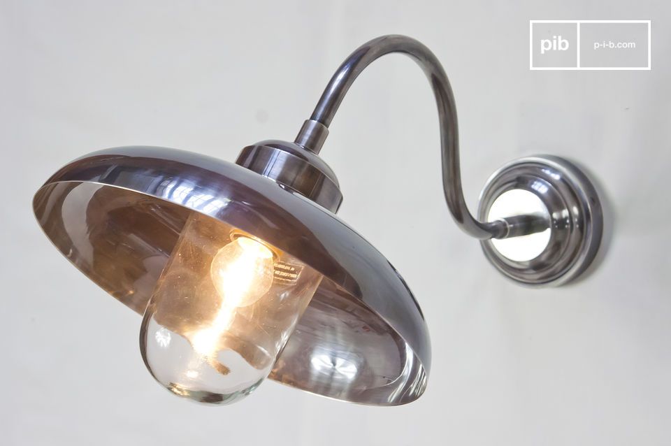 Grande lampe à la forme dite 