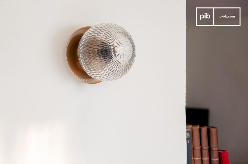 Cette applique combine fonctionnalité et design