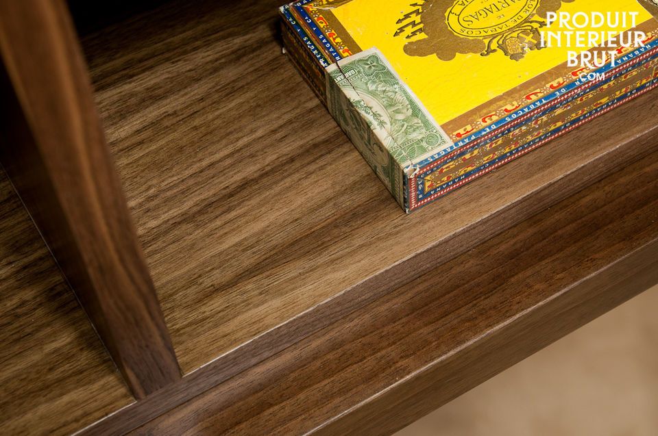 Une armoire élégante aux lignes délicieusement vintages