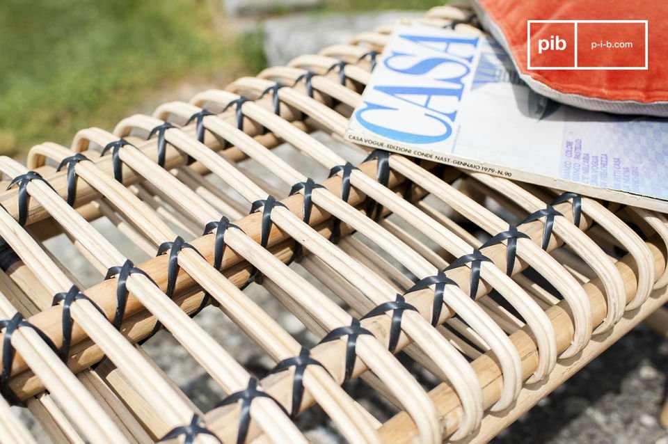 Un banc en rotin pour une décoration tendance réussie