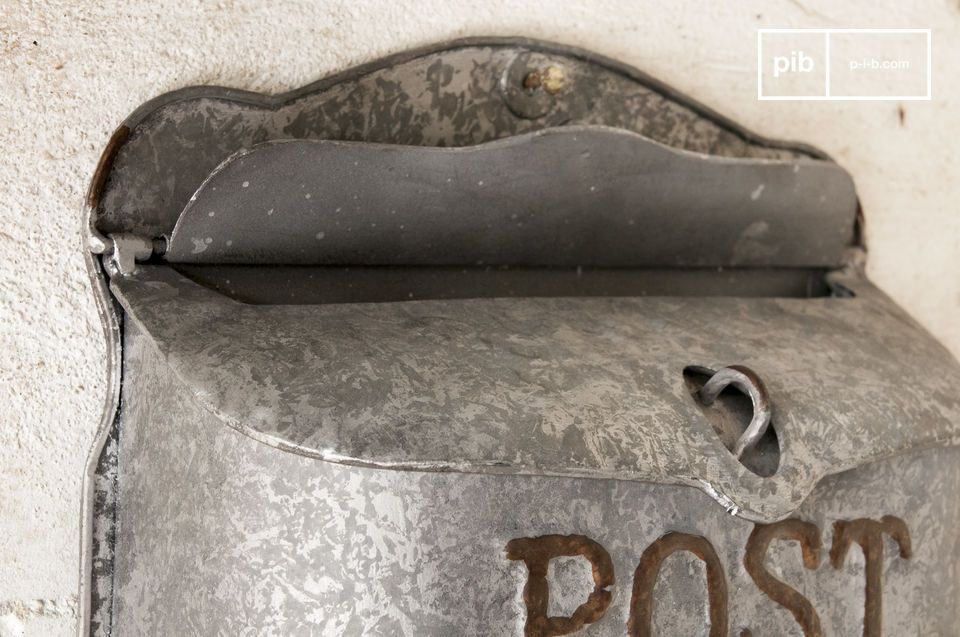 Peut aussi être sécurisée par un cadenas positionné sur le dessus.