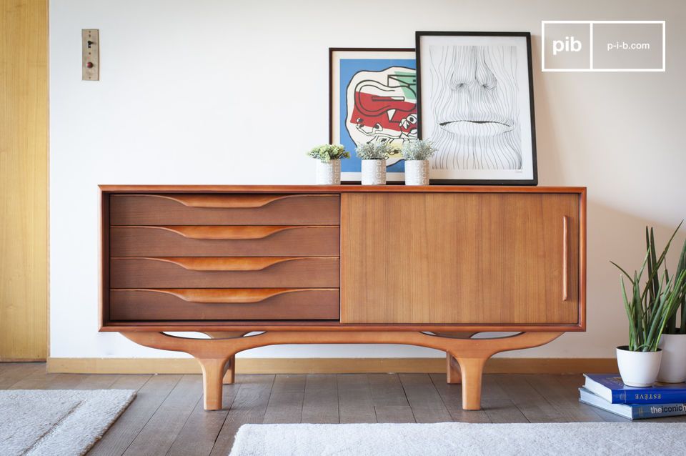 Buffet au design scandinave aux deux tons de bois sombre et clair.