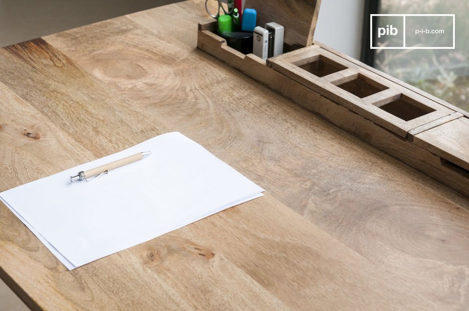 La table tout en bois donne un esprit très naturel.