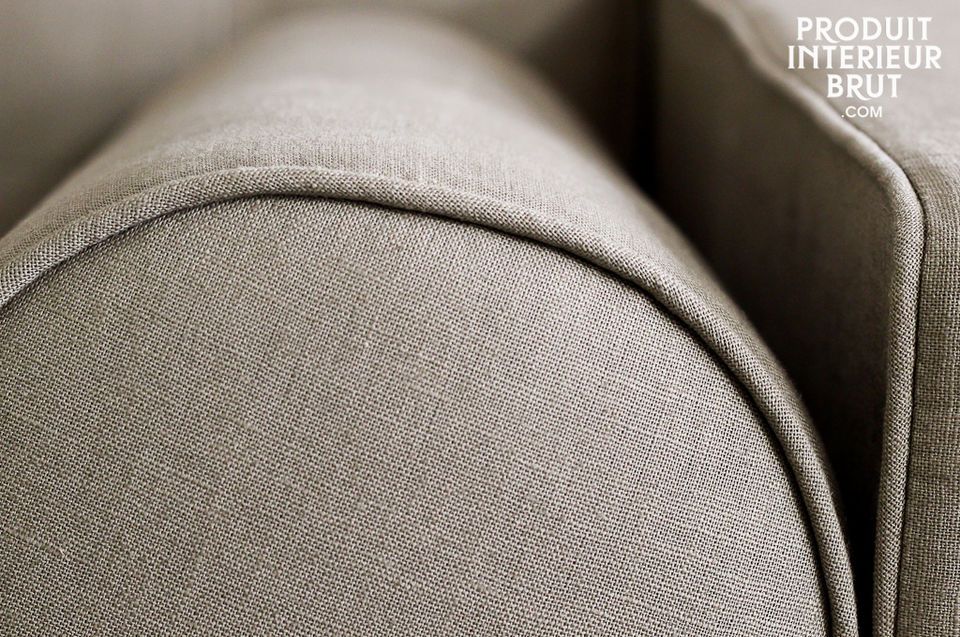 Un canapé qui revendique un look vintage, avec ses lignes épurées inspirées des années 60