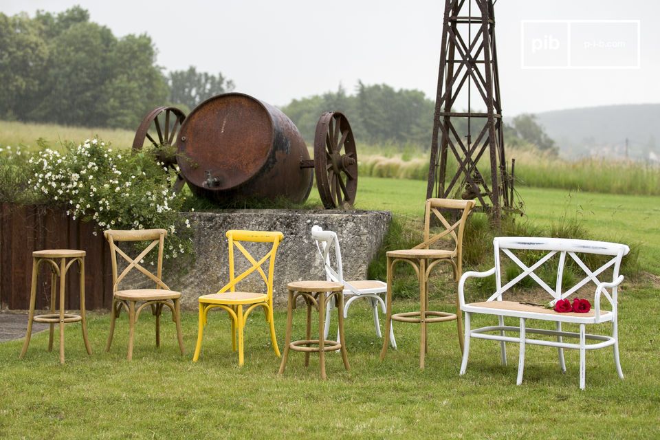 La chaise robuste est parfaitement adaptée à un usage en extérieur.