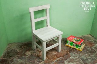 Chaise d'enfant en bois blanchi