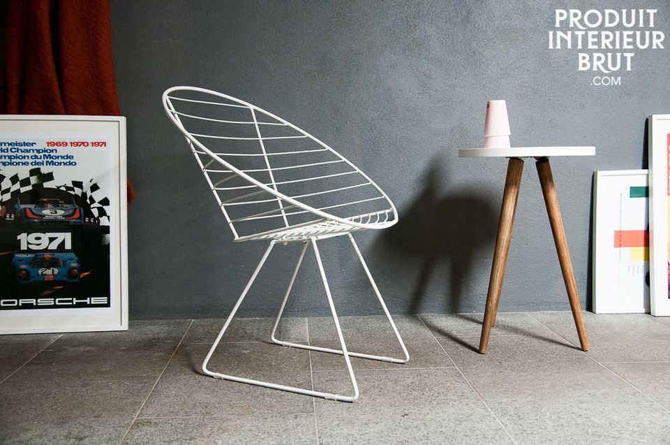 La chaise métal Ellipsi est un magnifique exemple des sièges à l\'identité scandinave bien