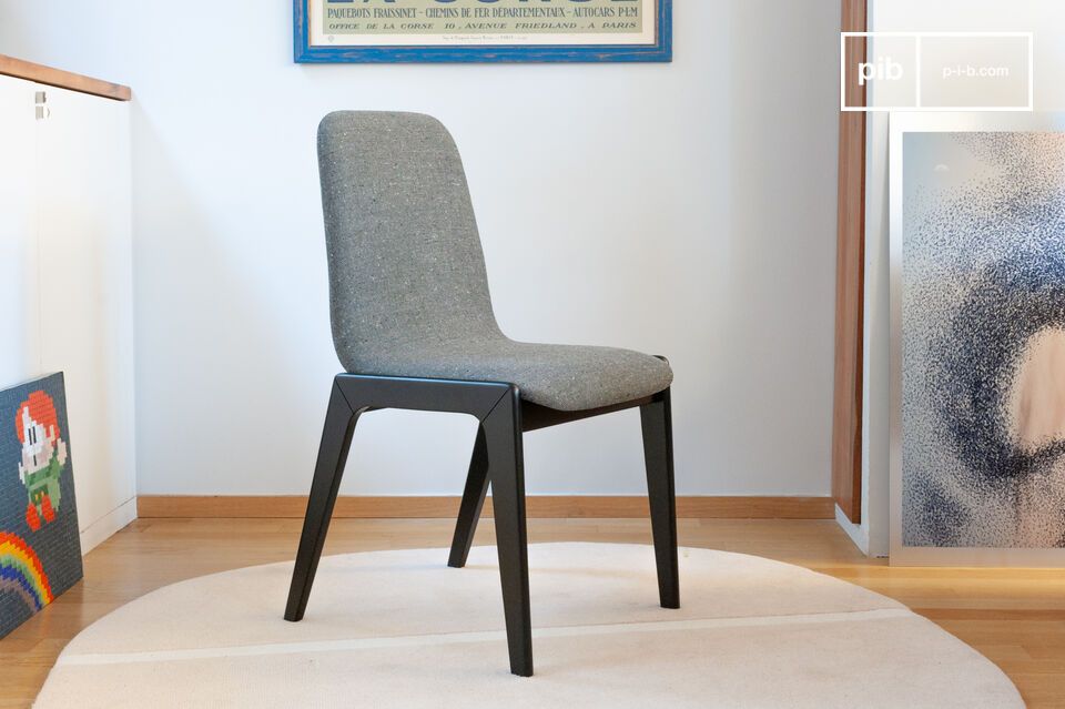 Chaise en bois noir et tissu poivre et sel