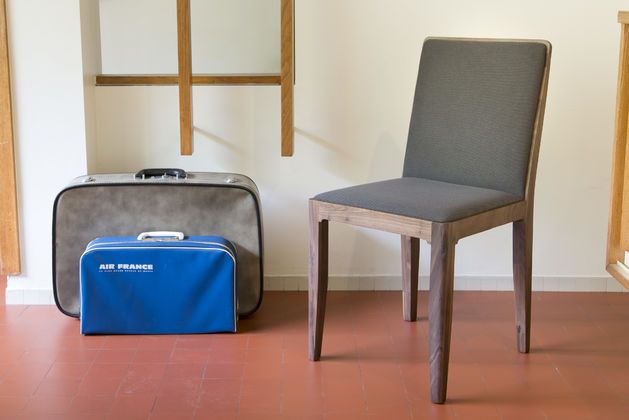 Chaise en noyer Hemët