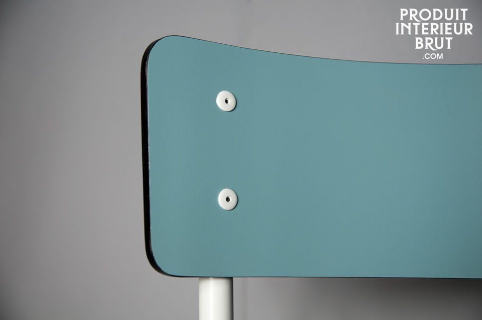Une chaise rétro très tendance, à dépareiller autour d'une table