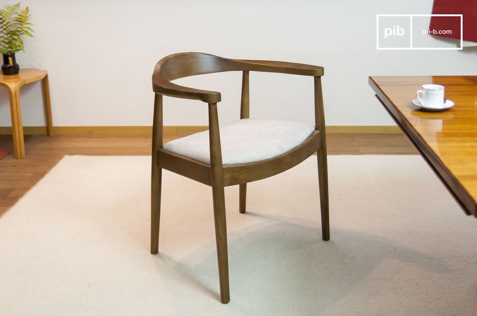 Cette chaise aux lignes typiques du design scandinave.