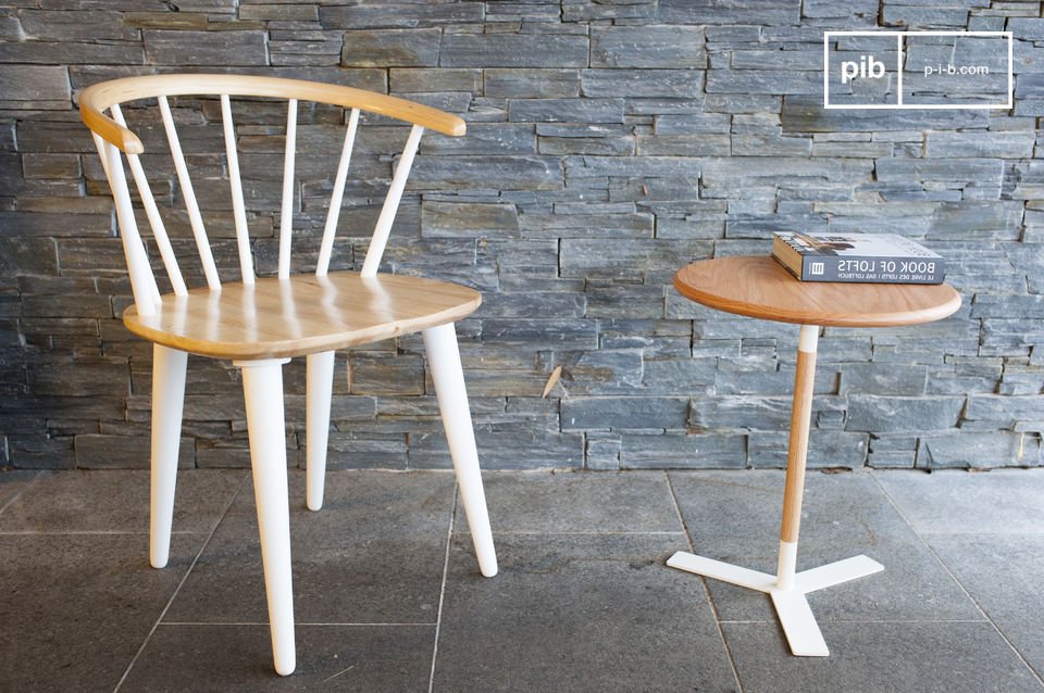 Jolie chaise scandinave en toute sobriété.