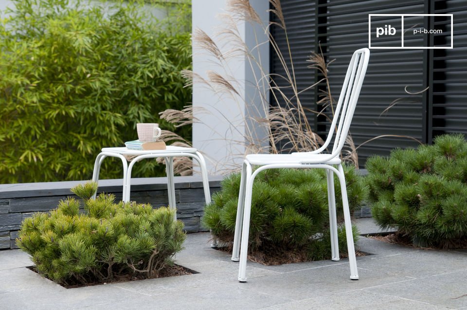 Joli design scandinave pour une chaise élégante.