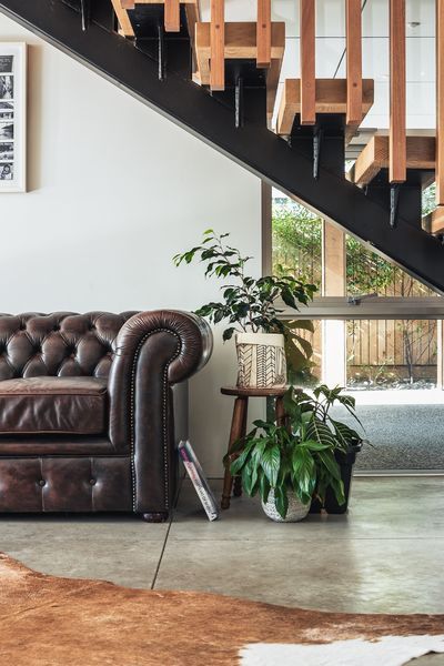 Coin lecture sous l'escalier