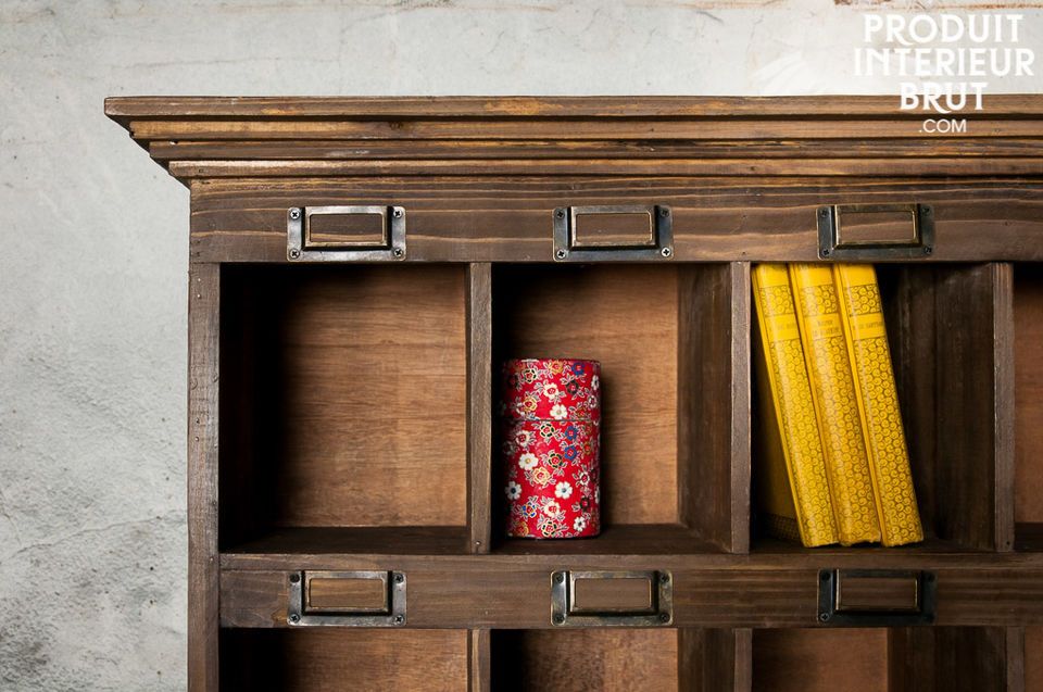 Le charme d'un meuble de rangement d'atelier à l'ancienne