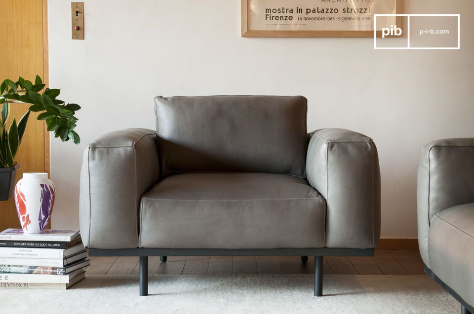 Fauteuil de belles dimensions associant confort et style.