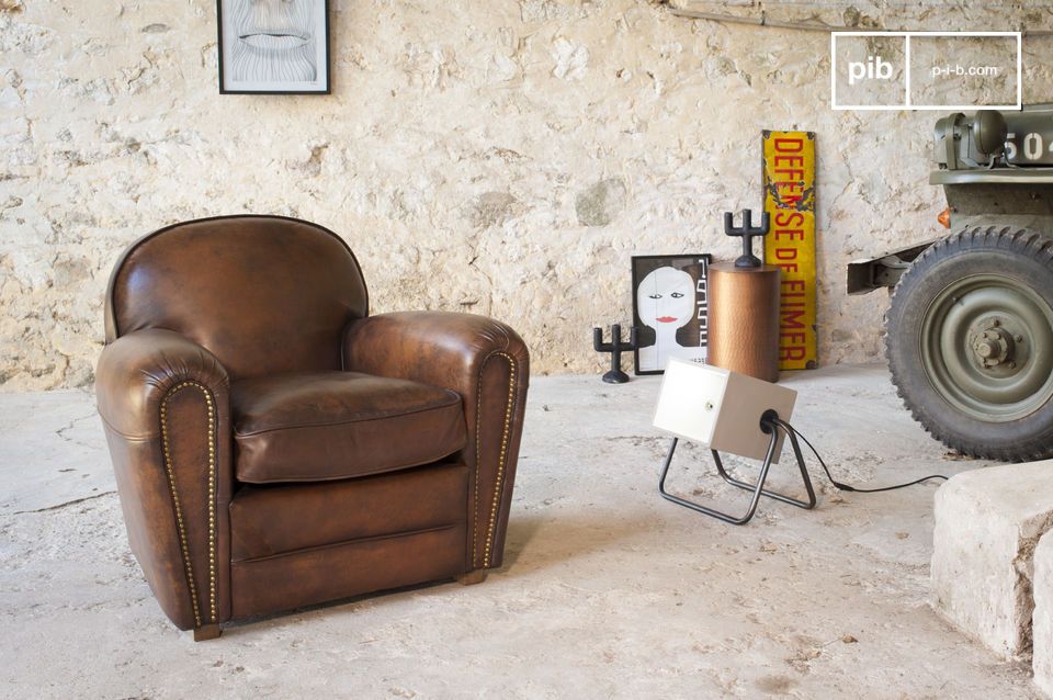 Un fauteuil tout en rondeur avec un rembourrage copieux pour un confort assuré.