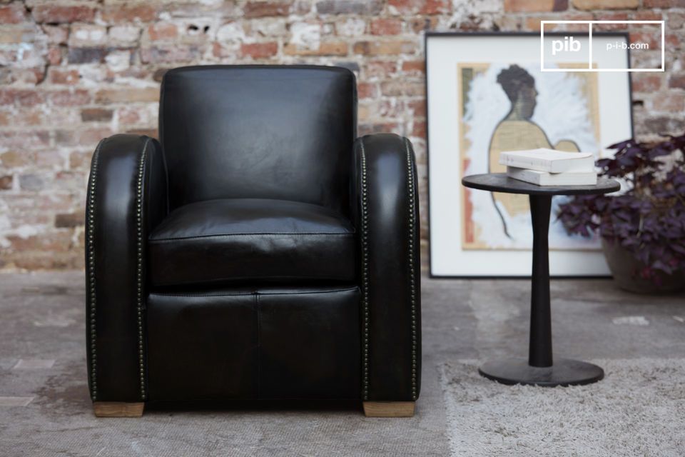 Le fauteuil Rockefeller Espresso se démarque des autres fauteuils clubs par son design très droit