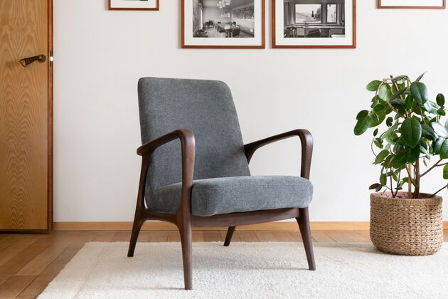 Fauteuil en frêne massif foncé et tissu gris Eon