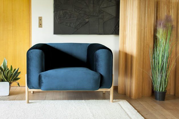 Fauteuil en velours bleu Viela