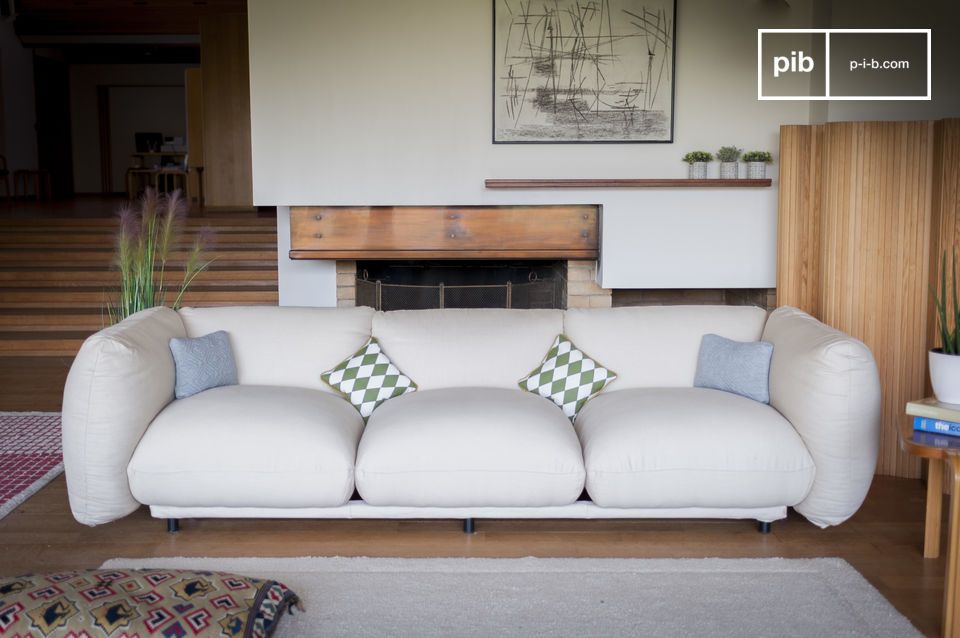 Un canapé de large format extrêmement confortable.