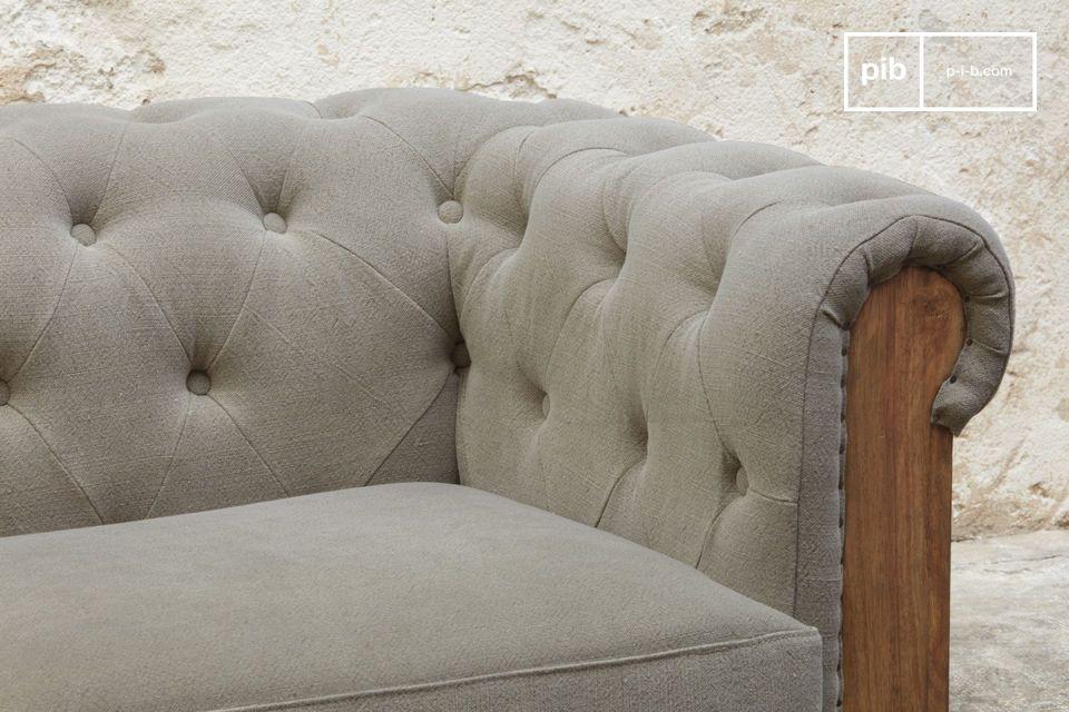 Cet étonnant canapé grand format au design brut ravira les amateurs de meubles authentiques de