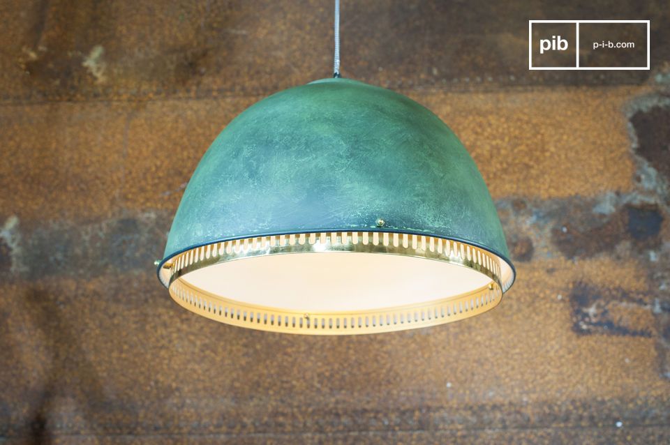 Une lampe suspendue néo industrielle d'une indéniable originalité.