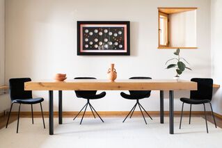 Grande table de repas nordique en bois clair avesta