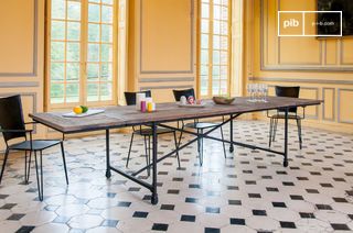 Grande table rustique de tapissier extensible