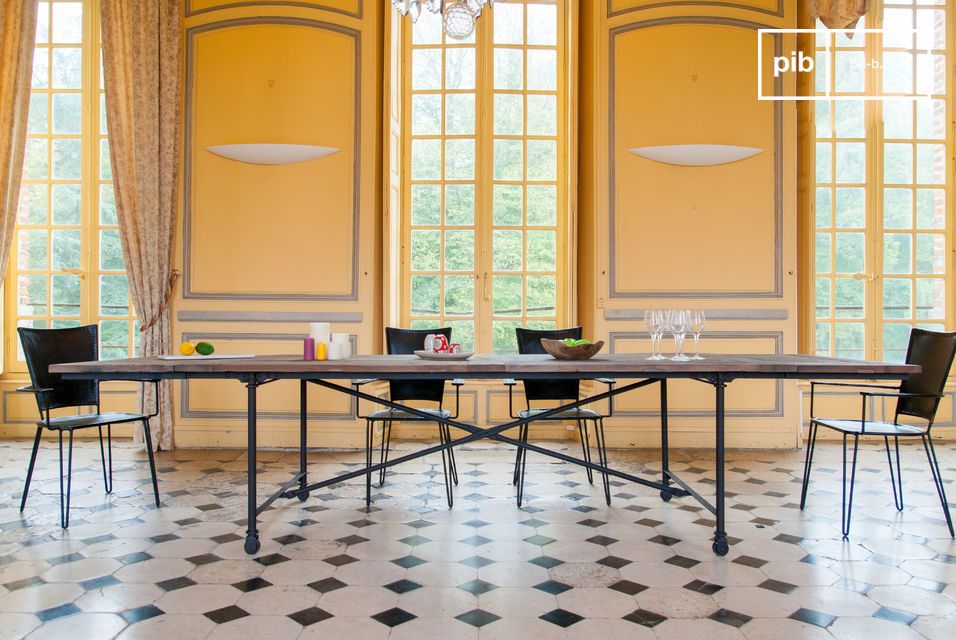 Cette table devient une véritable table de banquet.