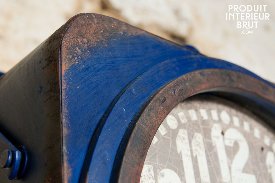 Une horloge au style industriel chiné bien trempé