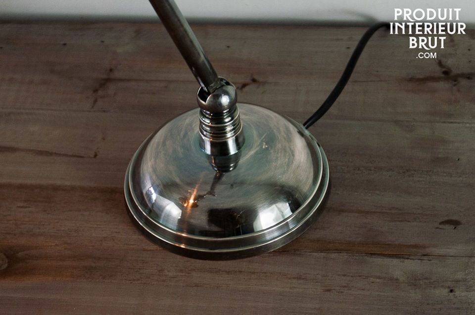 Une lampe orientable au design très vintage 