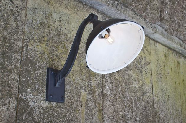 Lampe vintage de façade d'entrepôt