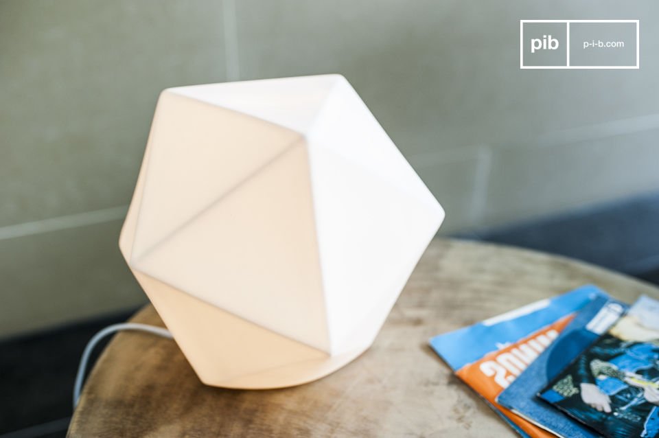 Un luminaire design tout en porcelaine translucide