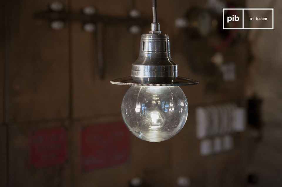 Jolie petite lampe vintage.