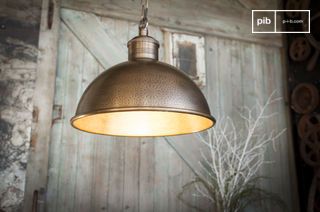 Lampe vintage suspendue en métal ciselé orient express