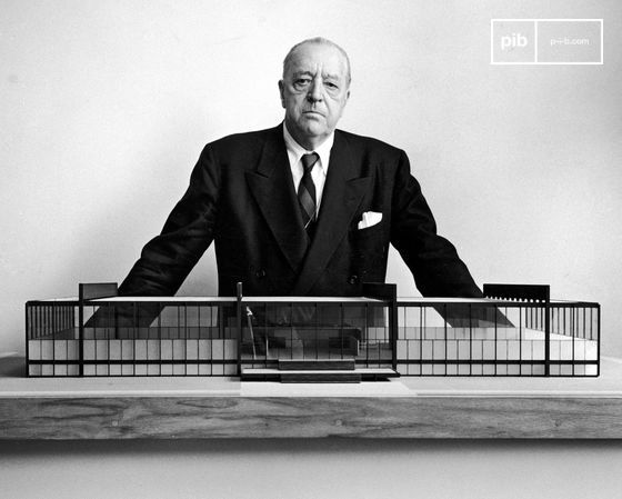 Ludwig Mies van der Rohe, l'un des trois architectes pionniers qui ont mis en avant l'universalité et le caractère pratique du style international.