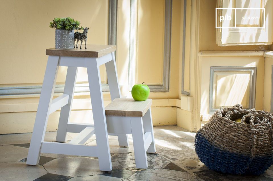 Marche pied  Marche pied, Marches en bois, Tabouret